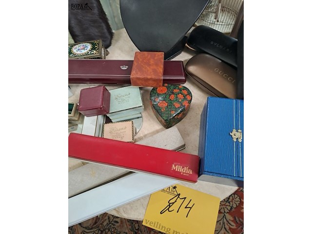Lot 214 - verzameling juwelendoosjes - brillendozen - guzzi - bulgari - afbeelding 3 van  6