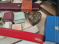 Lot 214 - verzameling juwelendoosjes - brillendozen - guzzi - bulgari - afbeelding 3 van  6