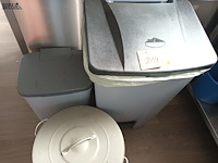 Lot 214 - vuilnisbak. 3 stuks - afbeelding 2 van  3