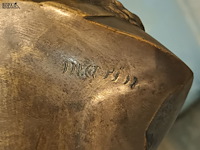 Lot 215 - bronzen beeld op sokkel - afbeelding 4 van  4