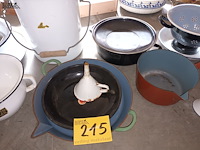 Lot 215 - emaille huisraad. 17 stuks - afbeelding 4 van  5