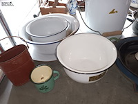 Lot 215 - emaille huisraad. 17 stuks - afbeelding 5 van  5