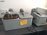 Lot 215 - friteuse. 2 stuks - afbeelding 1 van  3