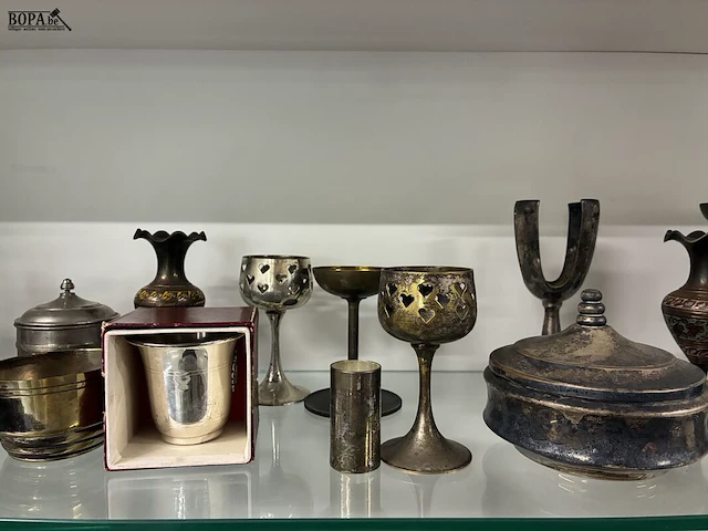 Lot 215 - lot koperen en verzilverde items - 24 stuks - afbeelding 3 van  4
