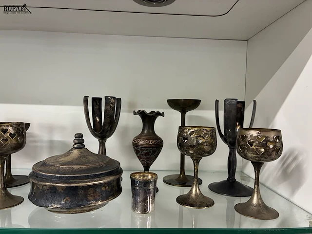 Lot 215 - lot koperen en verzilverde items - 24 stuks - afbeelding 4 van  4