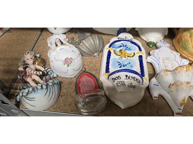 Lot 215 - lot wijwatervatjes ong 24 stuks - afbeelding 2 van  7