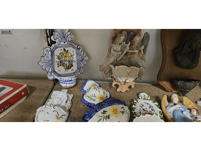 Lot 215 - lot wijwatervatjes ong 24 stuks - afbeelding 3 van  7