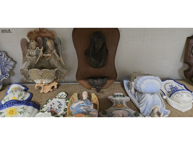 Lot 215 - lot wijwatervatjes ong 24 stuks - afbeelding 5 van  7