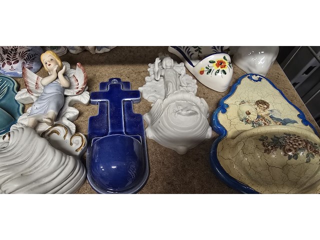 Lot 215 - lot wijwatervatjes ong 24 stuks - afbeelding 6 van  7