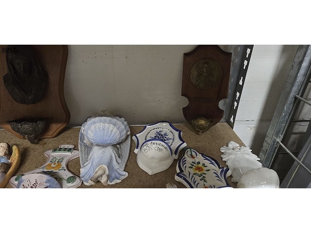 Lot 215 - lot wijwatervatjes ong 24 stuks - afbeelding 7 van  7