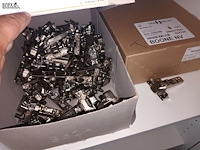Lot 215 - materiaal voor bevestiging kastdeuren - afbeelding 4 van  5