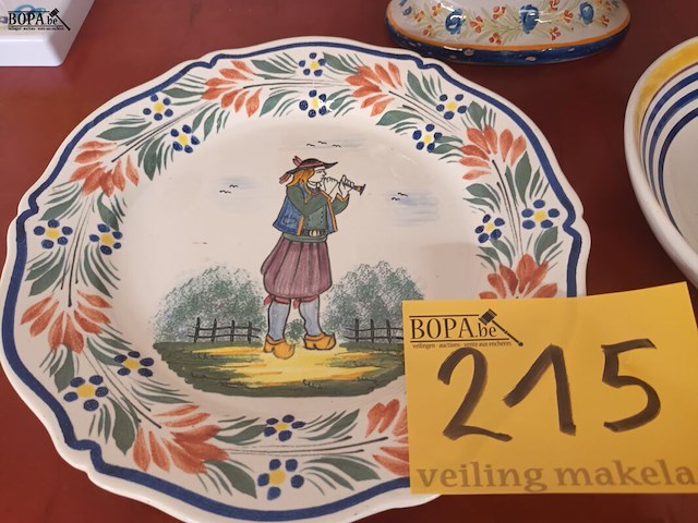 Lot 215 - sierschaal en borden quimper. 3 stuks - afbeelding 3 van  6