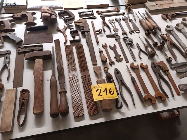 Lot 216 - antiek gereedschap. 75 stuks - afbeelding 1 van  4