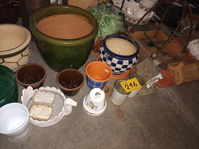 Lot 216 - bloempotten. 19 stuks - afbeelding 1 van  4