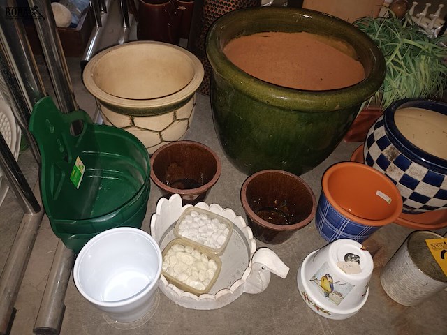 Lot 216 - bloempotten. 19 stuks - afbeelding 2 van  4