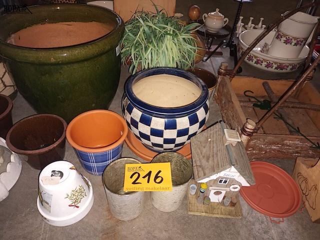 Lot 216 - bloempotten. 19 stuks - afbeelding 3 van  4