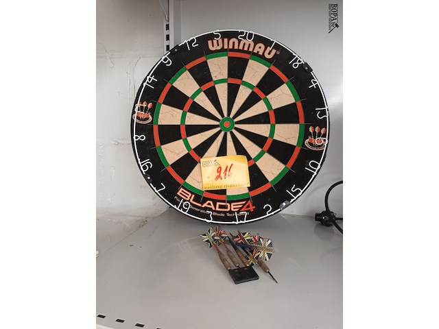 Lot 216 - dartsboard winmow - afbeelding 1 van  2