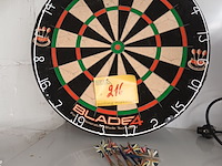 Lot 216 - dartsboard winmow - afbeelding 1 van  2