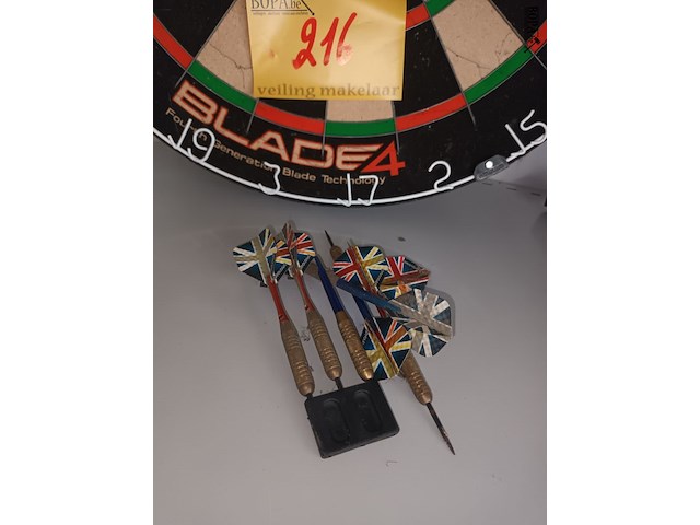 Lot 216 - dartsboard winmow - afbeelding 2 van  2