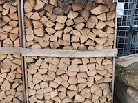 Lot 216 - houten kist met brandhout