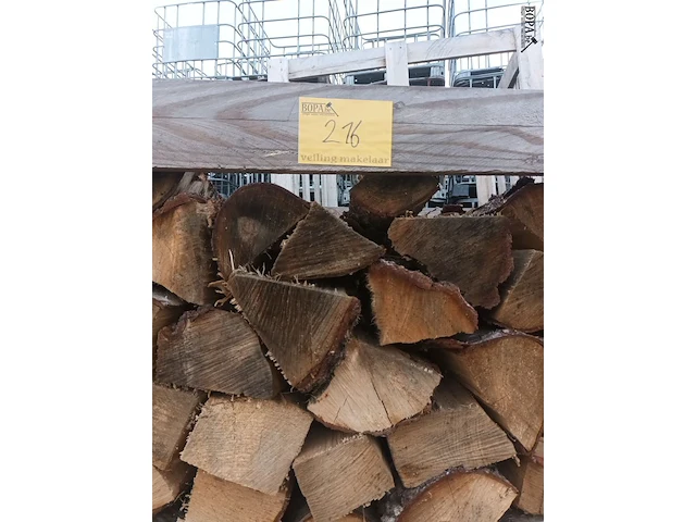 Lot 216 - houten kist met brandhout - afbeelding 4 van  4