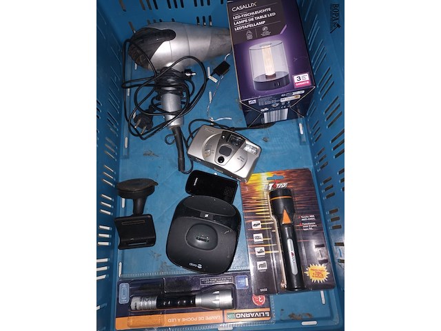 Lot 216 - huisraad en decoratie - afbeelding 2 van  6