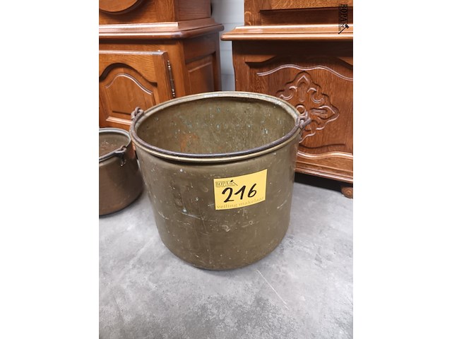Lot 216 - koperen ketel - afbeelding 1 van  3