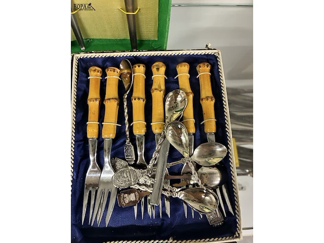 Lot 216 - lot bestek - afbeelding 3 van  4