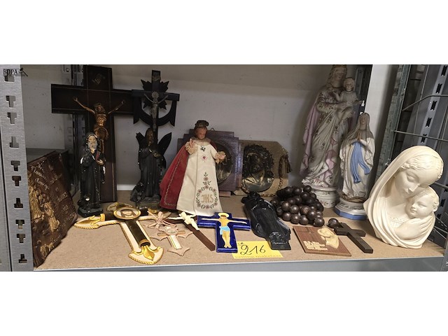 Lot 216 - lot religie ong 18 stuks - afbeelding 1 van  9