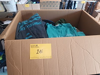 Lot 216 - nieuwe kinderkledij. 1 doos - afbeelding 1 van  4