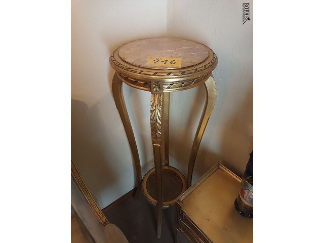 Lot 216 - vergulde antieke sokkel - afbeelding 1 van  4