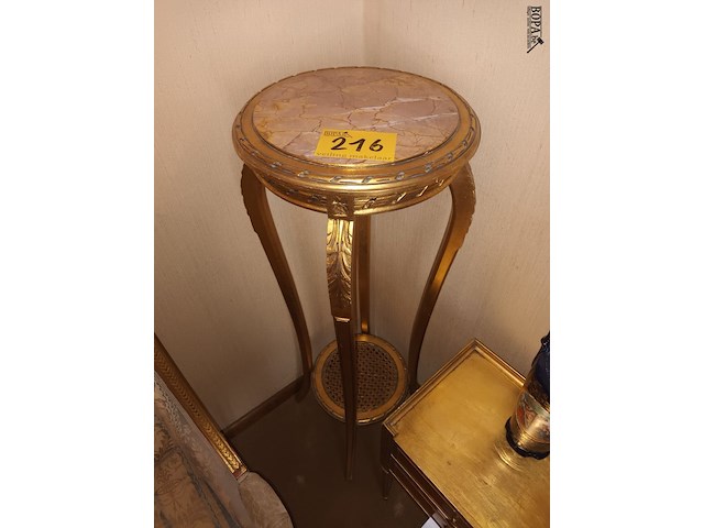 Lot 216 - vergulde antieke sokkel - afbeelding 2 van  4