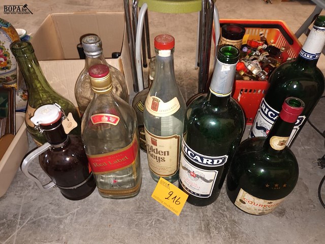 Lot 216 - verzamelflessen xl. 9 stuks - afbeelding 1 van  6