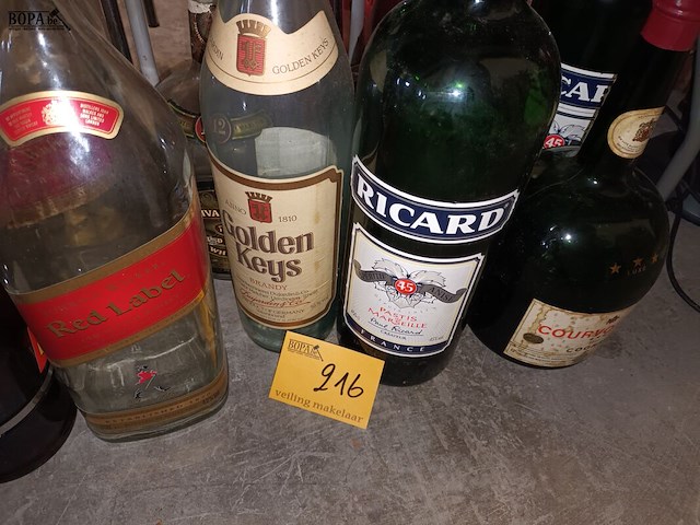 Lot 216 - verzamelflessen xl. 9 stuks - afbeelding 6 van  6