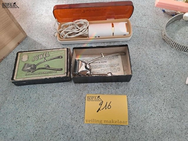 Lot 216 - vintage handmatig jewel tondeuze en ladyshave philips - afbeelding 1 van  3