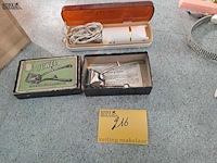 Lot 216 - vintage handmatig jewel tondeuze en ladyshave philips - afbeelding 1 van  3