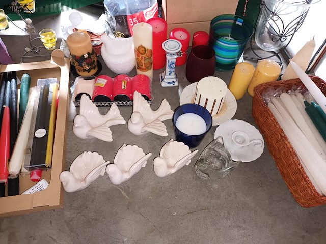 Lot 217 - kaarsen en kaarsenhouders. ca. 50 stuks - afbeelding 3 van  4