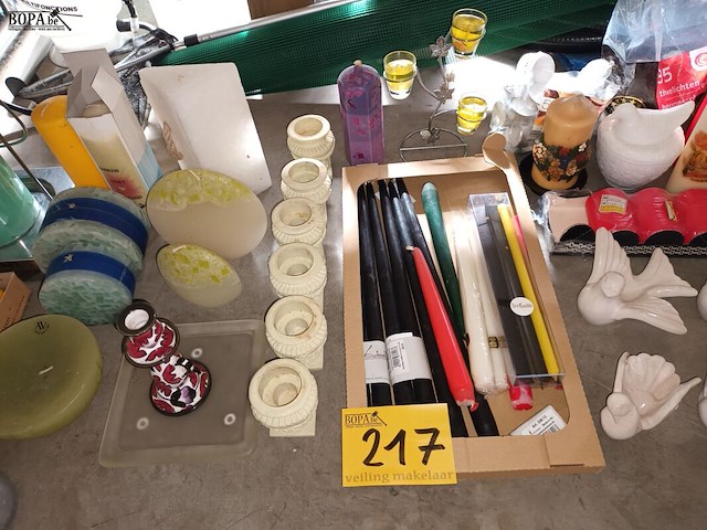 Lot 217 - kaarsen en kaarsenhouders. ca. 50 stuks - afbeelding 4 van  4