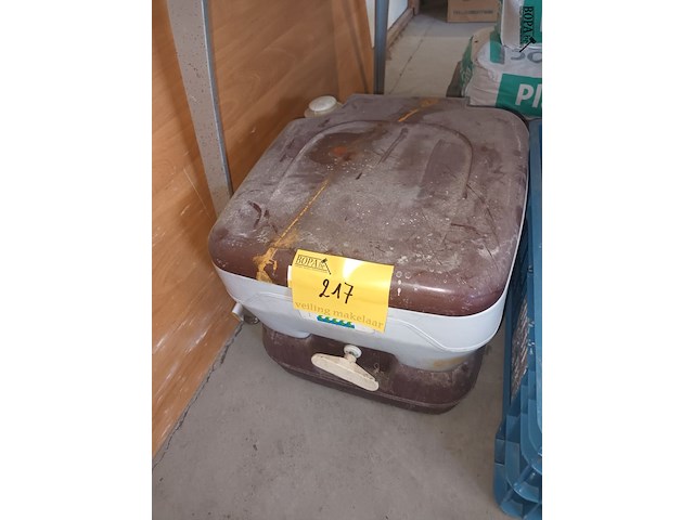 Lot 217 - kampeertoilet - afbeelding 1 van  2