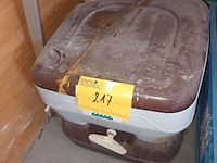 Lot 217 - kampeertoilet - afbeelding 1 van  2
