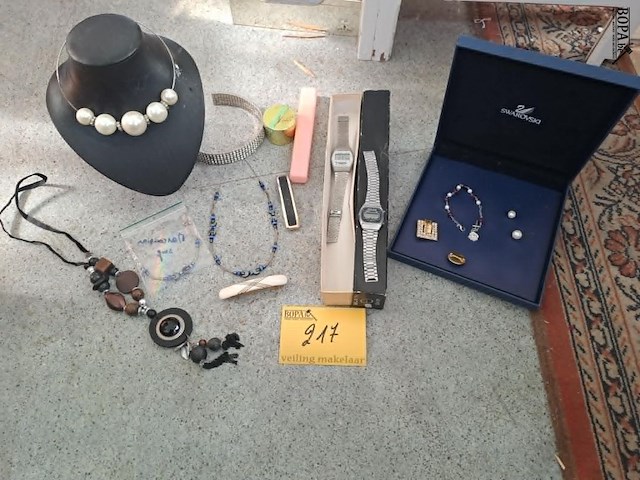 Lot 217 - lot juwelen, haarspelden en opbergdoosjes - afbeelding 1 van  4