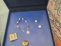 Lot 217 - lot juwelen, haarspelden en opbergdoosjes - afbeelding 2 van  4