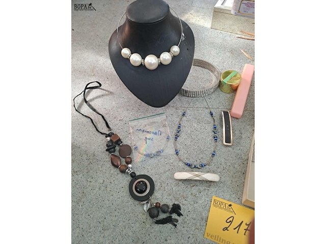 Lot 217 - lot juwelen, haarspelden en opbergdoosjes - afbeelding 4 van  4