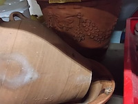 Lot 217 - lot terracotta bloempotten 4 stuks diam 38 h 33 en diam 17 h - afbeelding 1 van  2