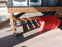 Lot 217 - mobiele houten werktafel - afbeelding 3 van  3