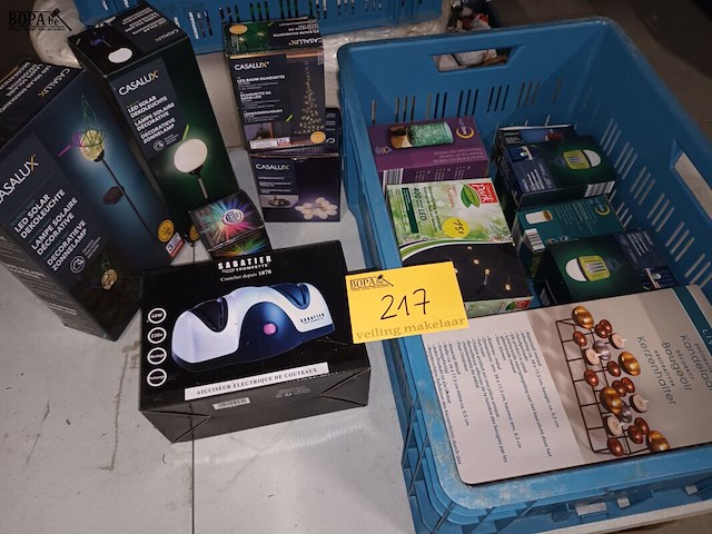 Lot 217 - sfeerverlichting en messenslijper - afbeelding 1 van  4