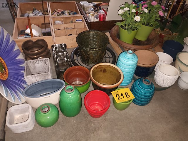 Lot 218 - bloempotten. 30 stuks - afbeelding 1 van  3