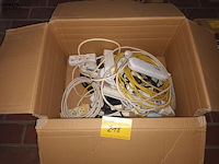 Lot 218 - doos met verlengkabels - afbeelding 1 van  3