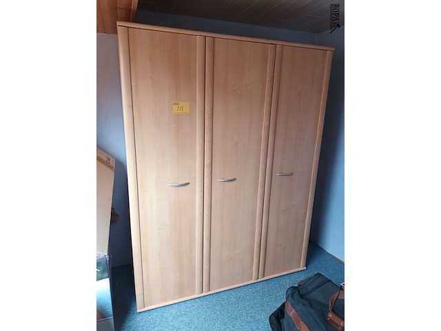 Lot 218 - kleerkast - afbeelding 1 van  4