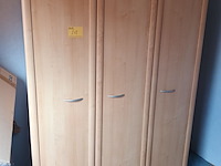 Lot 218 - kleerkast - afbeelding 1 van  4